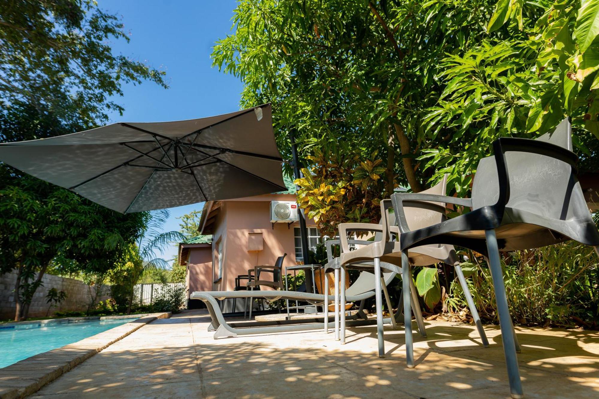 Hungwe House Villa Victoria Falls Esterno foto